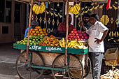 Street sellers near the Swamimalai temple. 